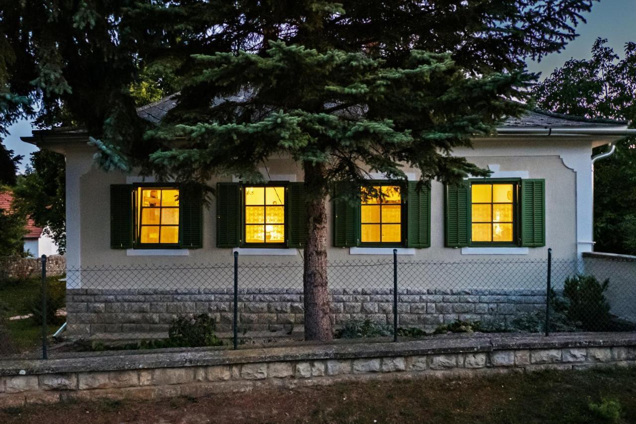 Erdos Vendeghaz Pecsely Hotel Exterior photo