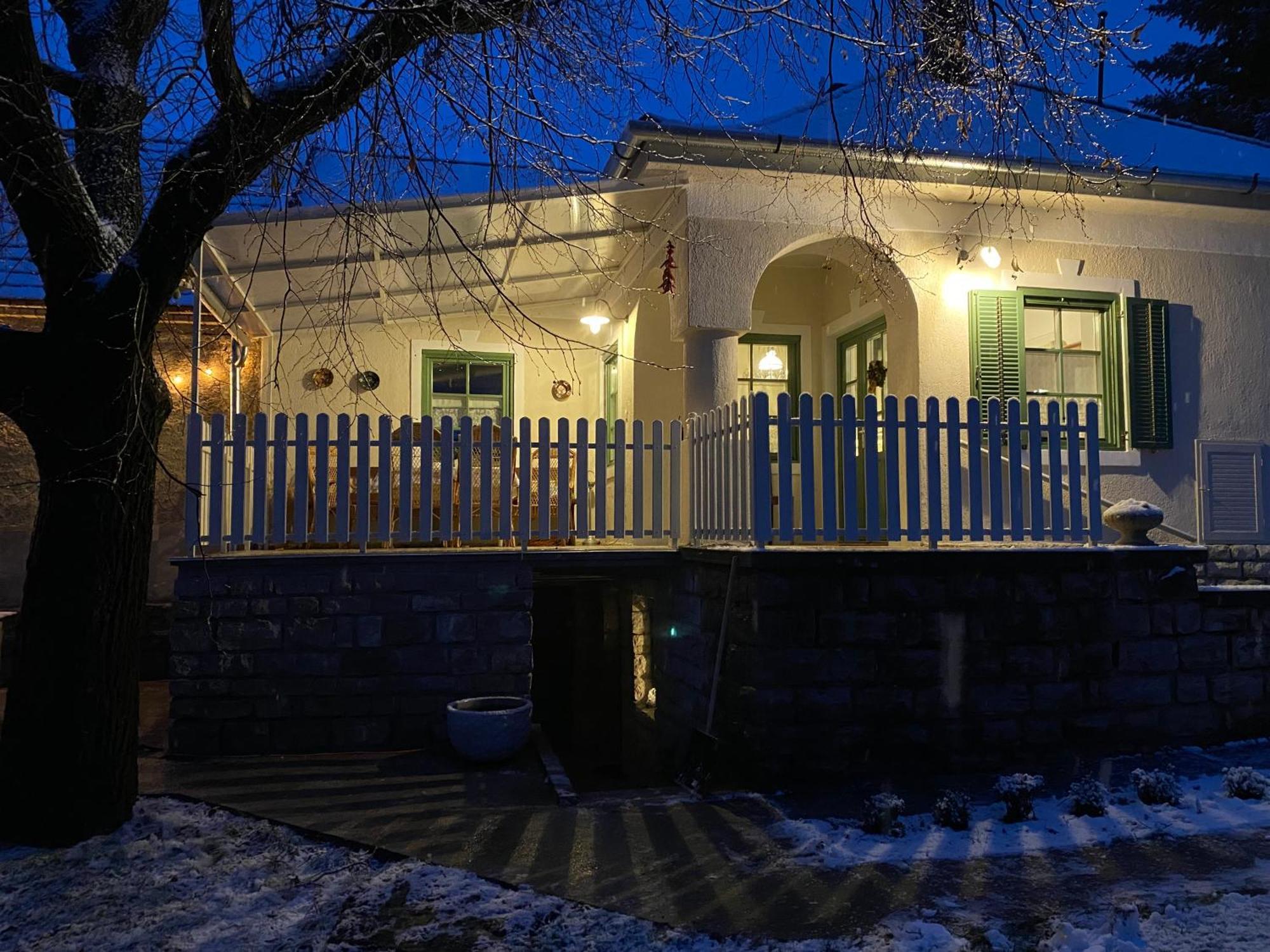 Erdos Vendeghaz Pecsely Hotel Exterior photo